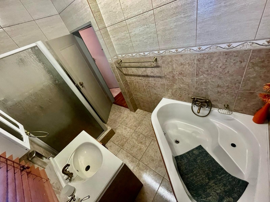 To Let 4 Bedroom Property for Rent in Protea Park North West